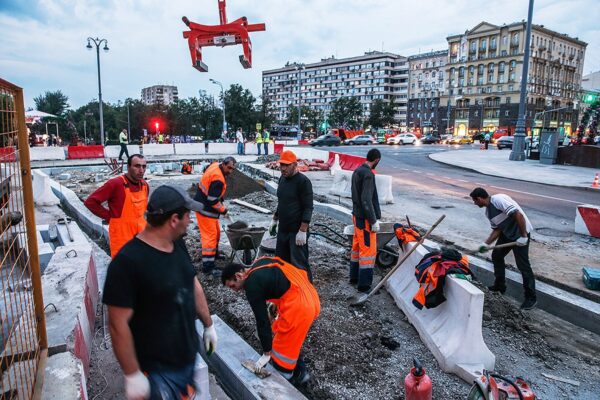 Иллюстрация к новости: В Россию на заработки: как коронакризис повлиял на трудовую миграцию
